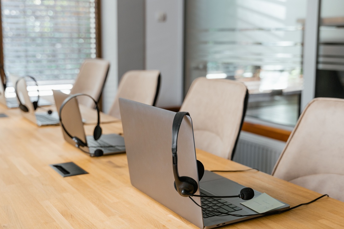 VoIP call-centre workstations with headsets